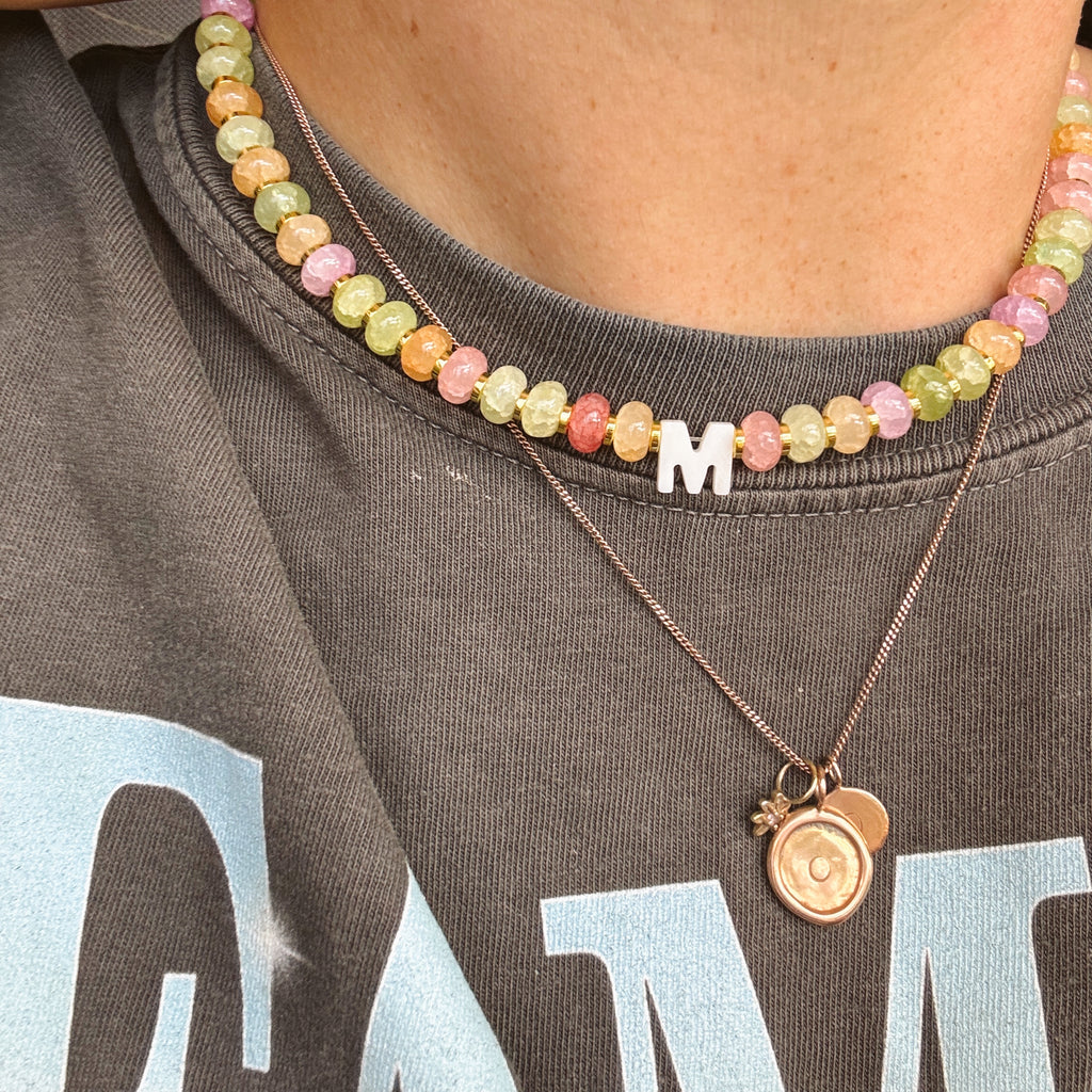 mULTICOULOURED NECKLACE WITH CUTON LETTER